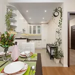 Comfortable Krakowska With Free Parking By Renters 公寓