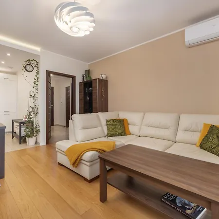 Comfortable Krakowska With Free Parking By Renters Apartment Wroclaw
