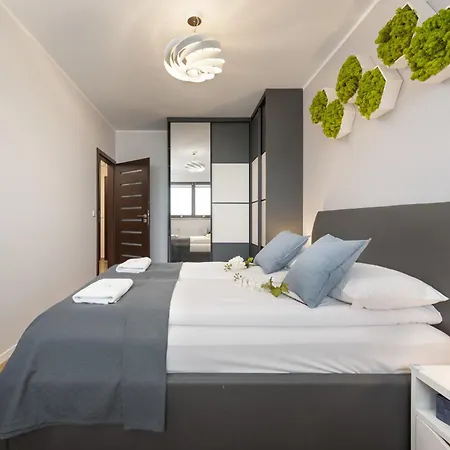 Comfortable Krakowska With Free Parking By Renters *