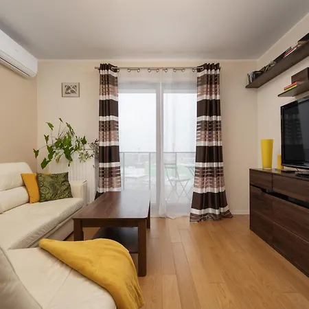 Apartment Comfortable Krakowska With Free Parking By Renters *