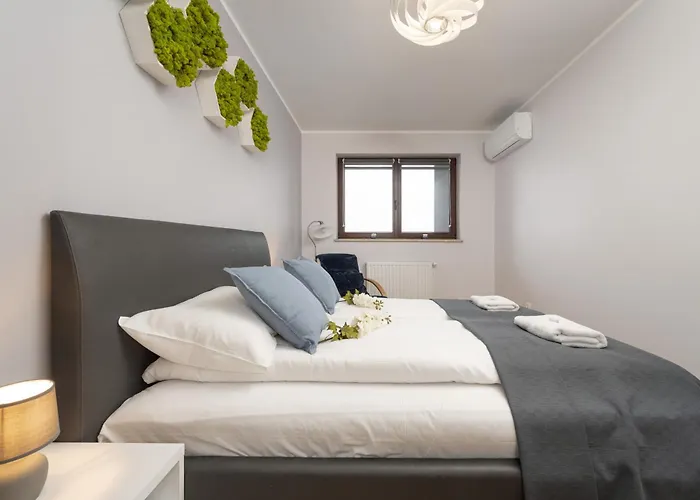 Comfortable Krakowska With Free Parking By Renters Apartment