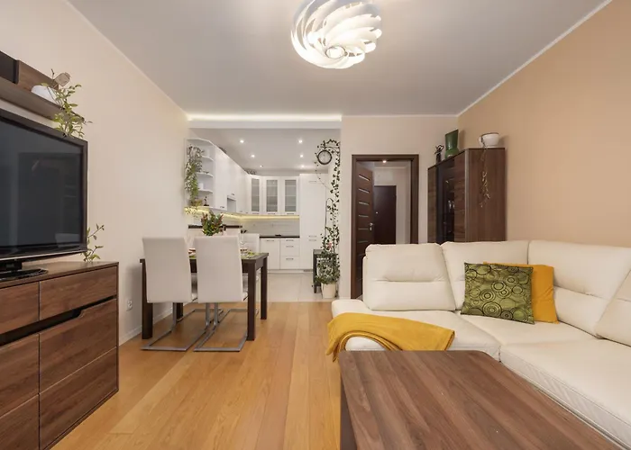 Comfortable Krakowska With Free Parking By Renters Apartment
