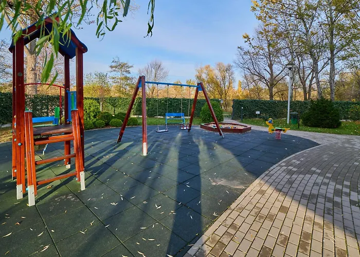 Comfortable Krakowska With Free Parking By Renters Apartment